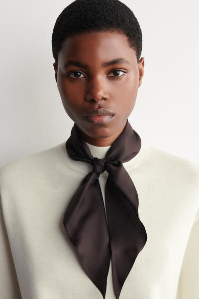 COS スカーフディテール メリノウールTシャツ