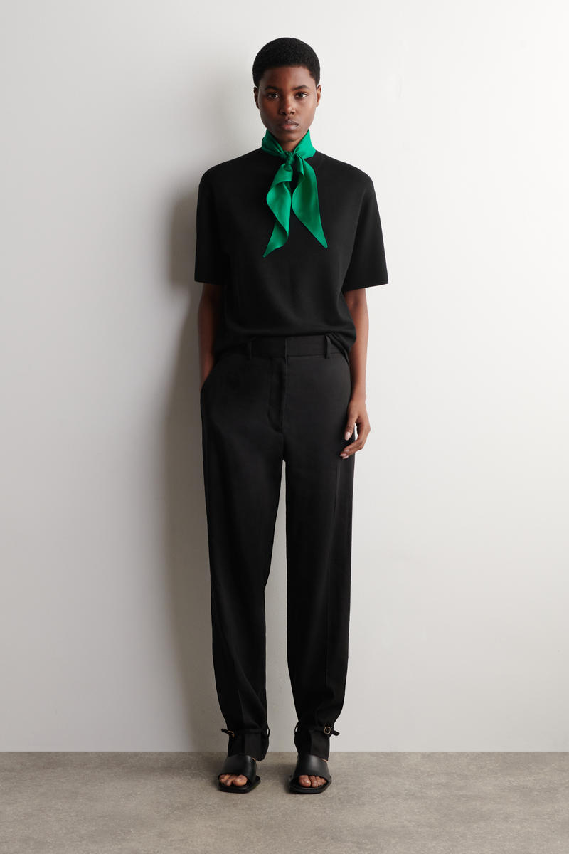 COS スカーフディテール メリノウールTシャツ