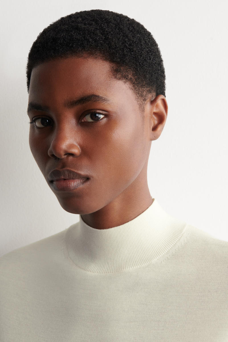 COS スカーフディテール メリノウールTシャツ