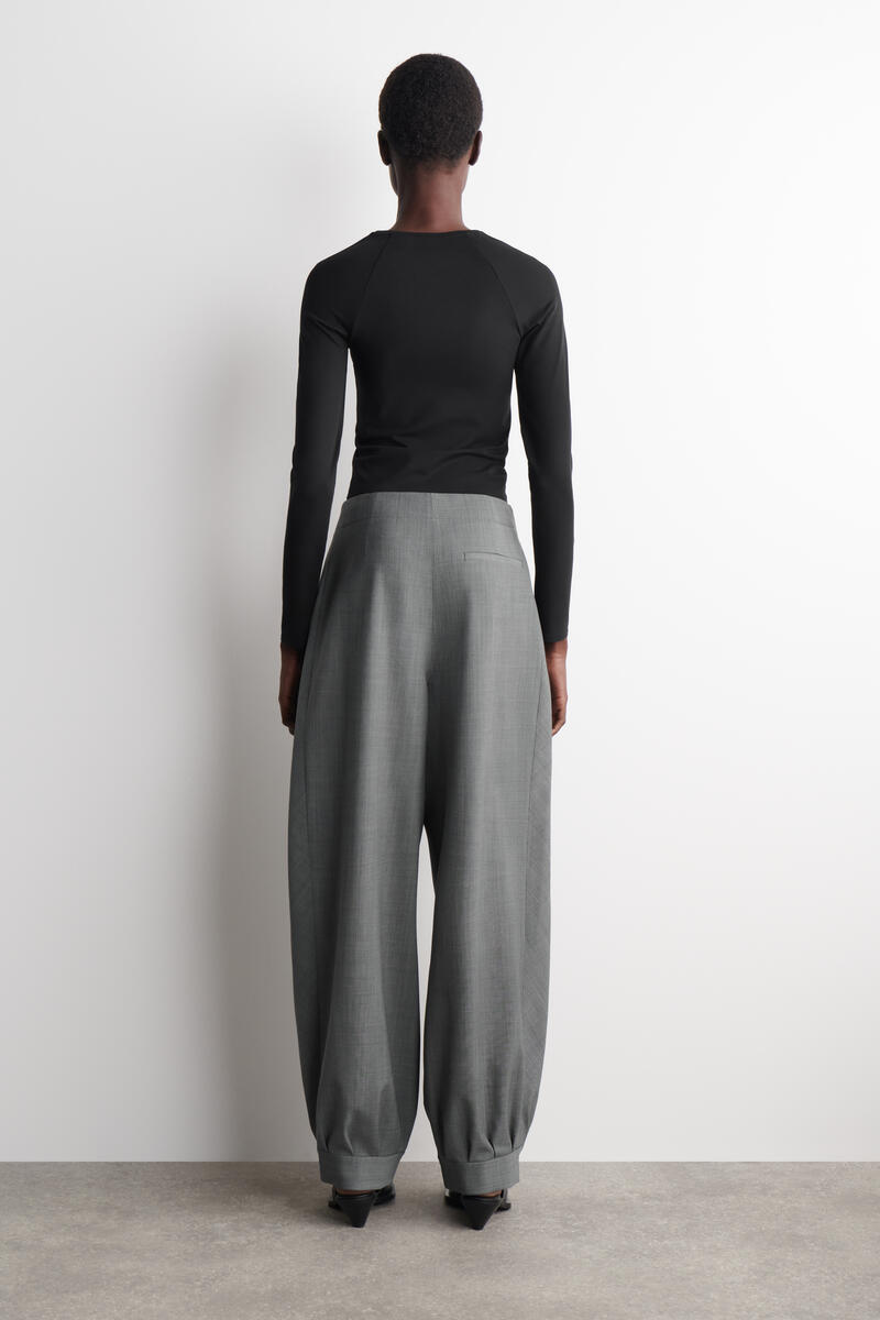 COS プリーツ入りウールブレンド バルーンレッグパンツ