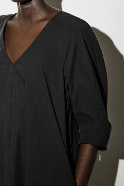 COS ラウンドVネック　コットンミディドレス