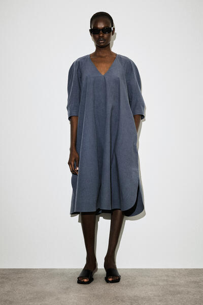 COS ラウンドVネック　コットンミディドレス