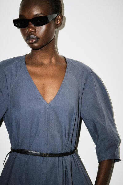 COS ラウンドVネック　コットンミディドレス