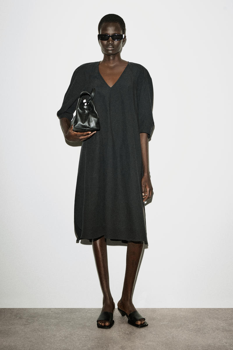 COS ラウンドVネック　コットンミディドレス