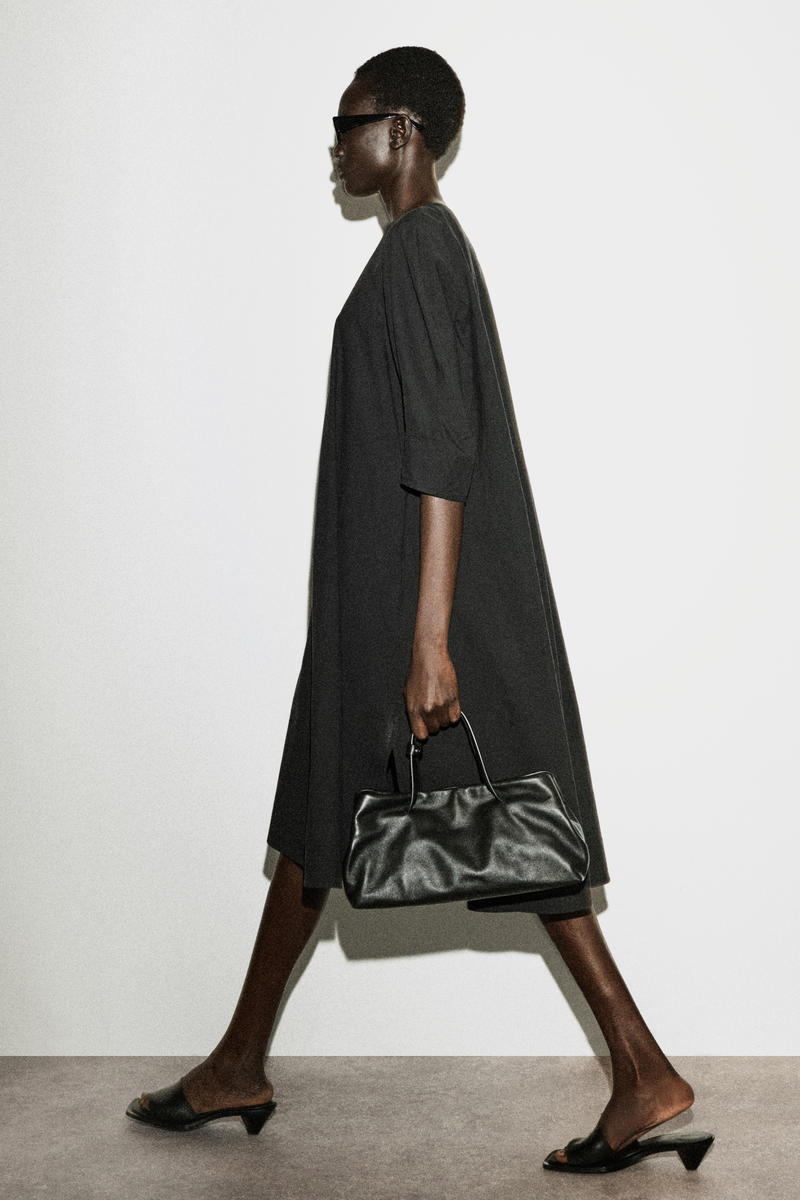 COS ラウンドVネック　コットンミディドレス