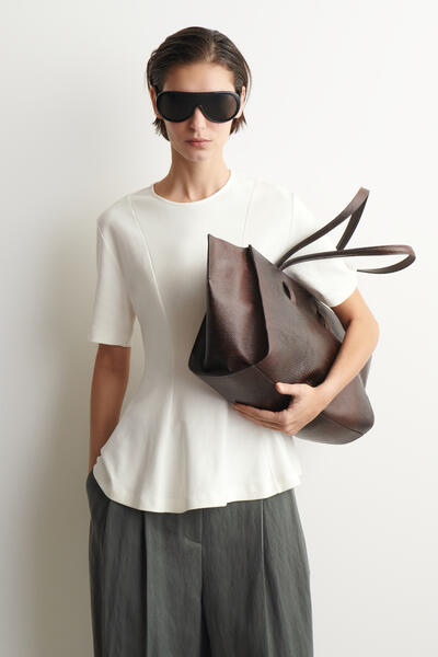 COS ウエストを絞った コットンTシャツ