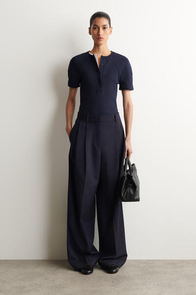 COS ラウンドリブジャージー ヘンリートップ