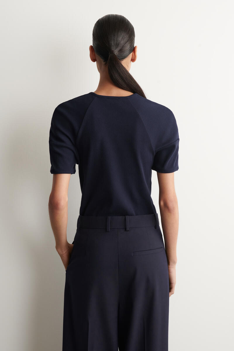 COS ラウンドリブジャージー ヘンリートップ