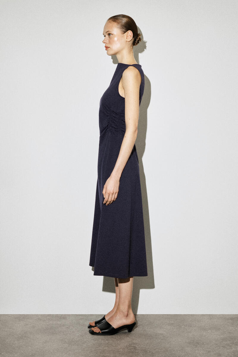 COS ウエストギャザー入り コットンジャージーミディドレス
