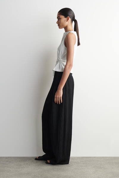 COS ツイストディテールジャージートップ