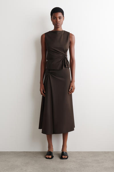 COS ツイストディテールジャージートップ