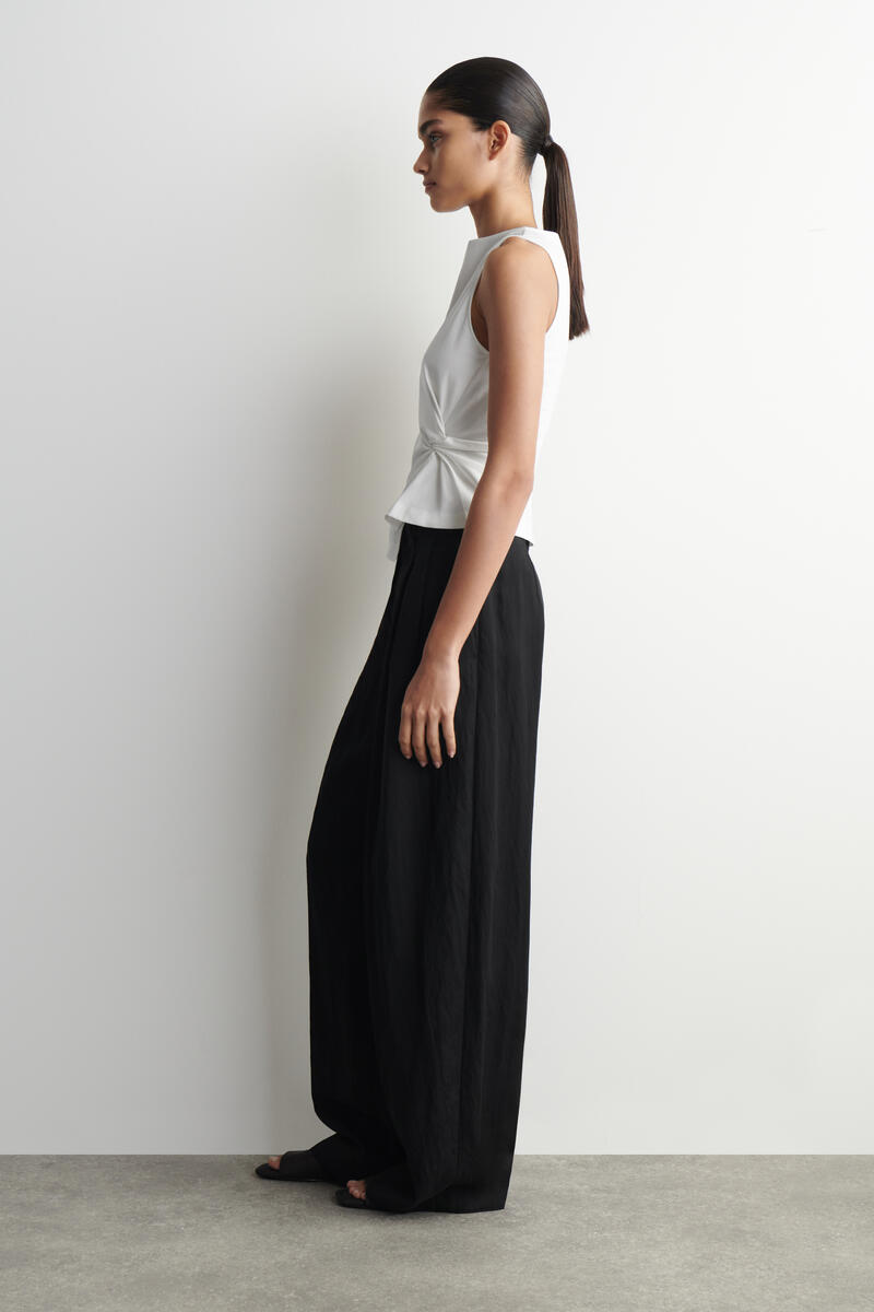 COS ツイストディテールジャージートップ