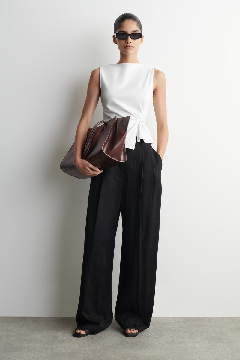 COS ツイストディテールジャージートップ