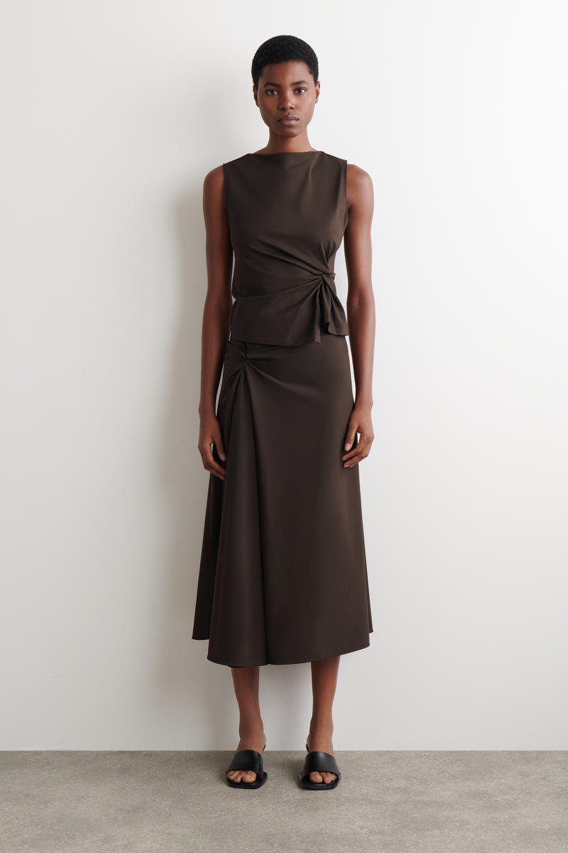 COS ツイストディテールジャージートップ