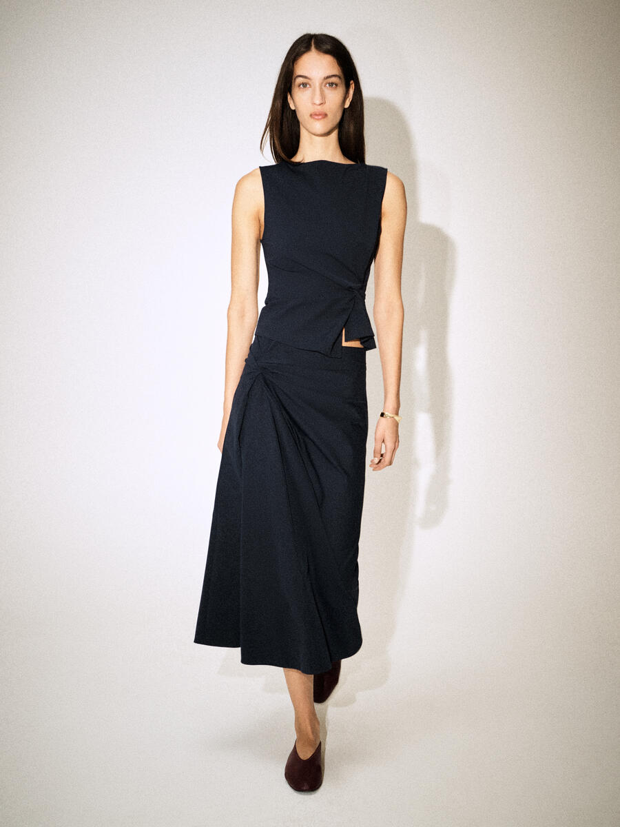 COS ツイストディテールジャージートップ