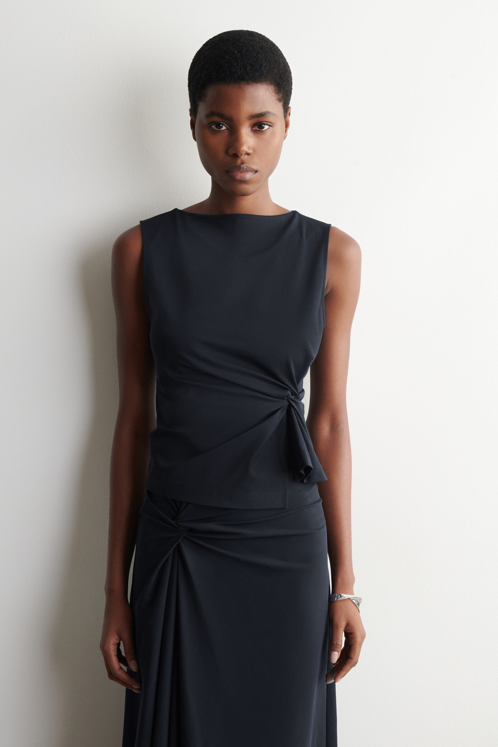 TWIST-DETAIL JERSEY TOP ツイストディテールジャージートップ