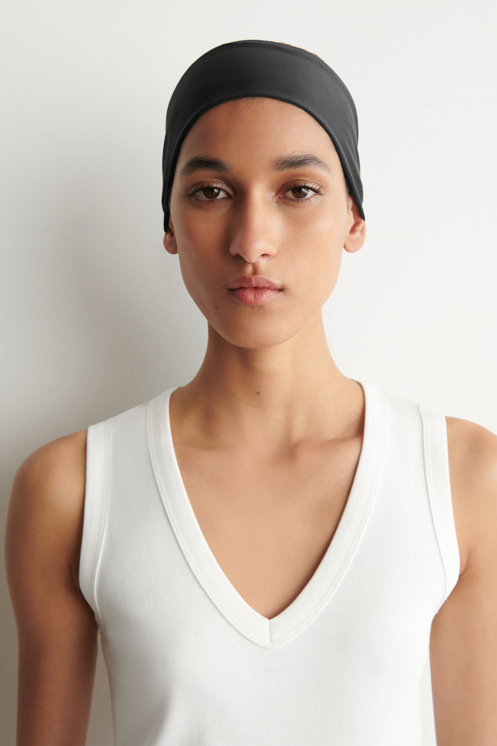 COTTON V-NECK TANK TOP コットン Vネックタンクトップ ホワイト｜COS