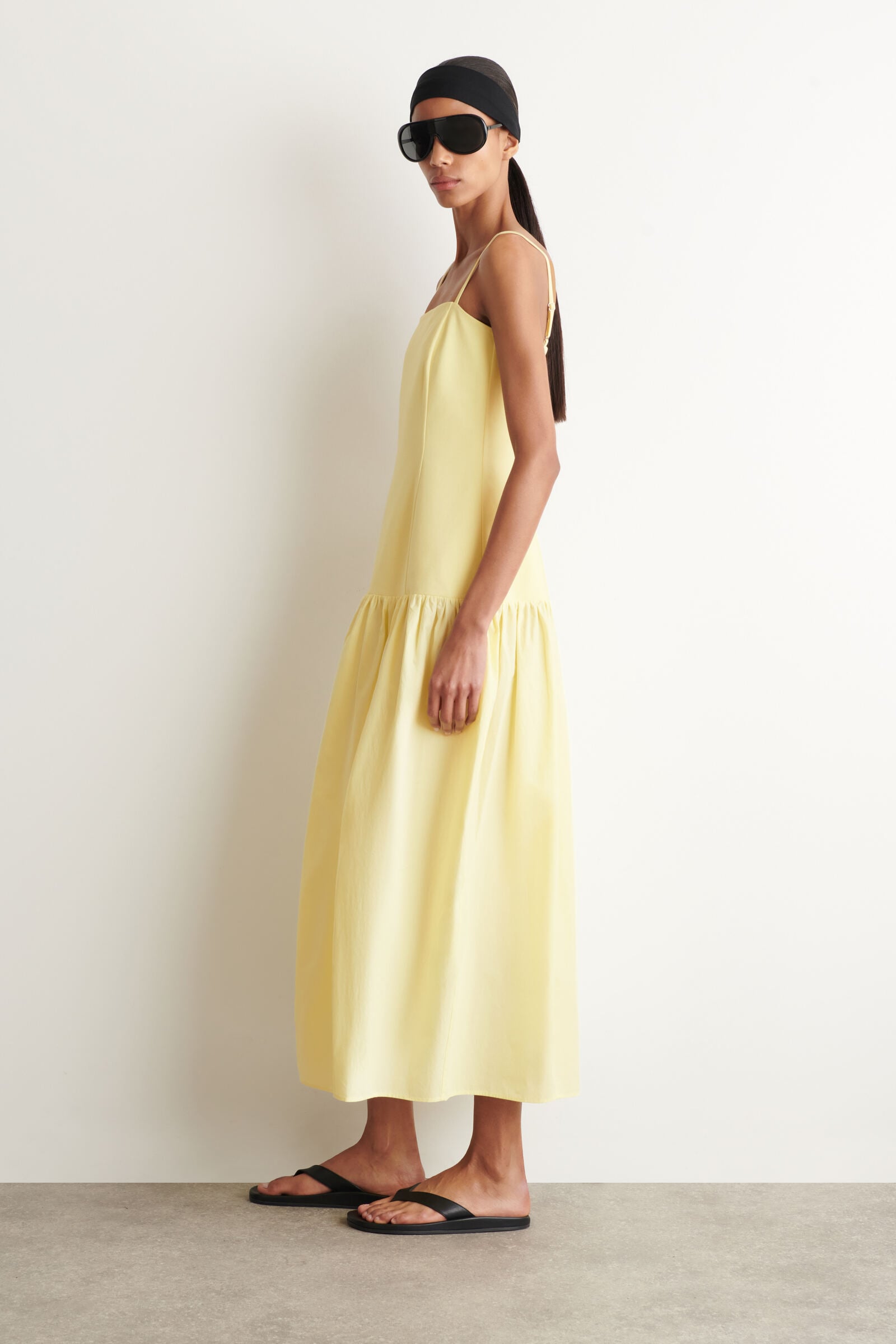 SCULPTED DROPPED-WAIST MIDI DRESS 彫刻的なドロップウエストミディ