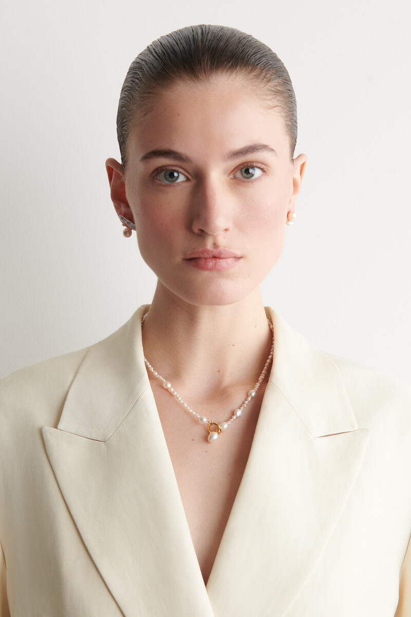 COS ミスマッチ 淡水パールスタッドピアス