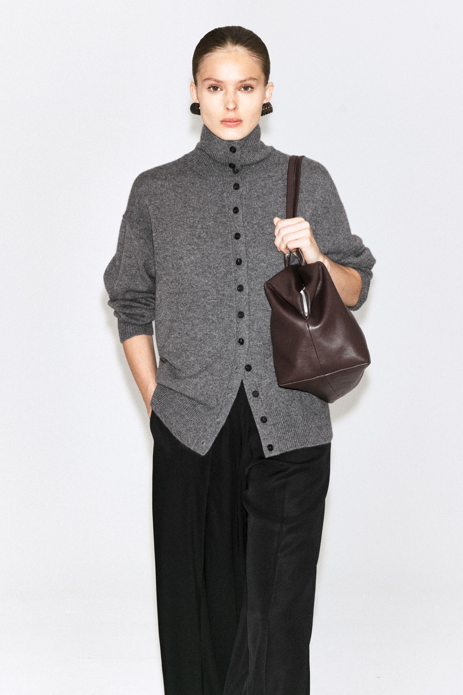 SCULPTED CASHMERE FUNNEL-NECK CARDIGAN スカルプテッド カシミヤ