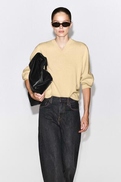 SCULPTED CASHMERE V-NECK JUMPER