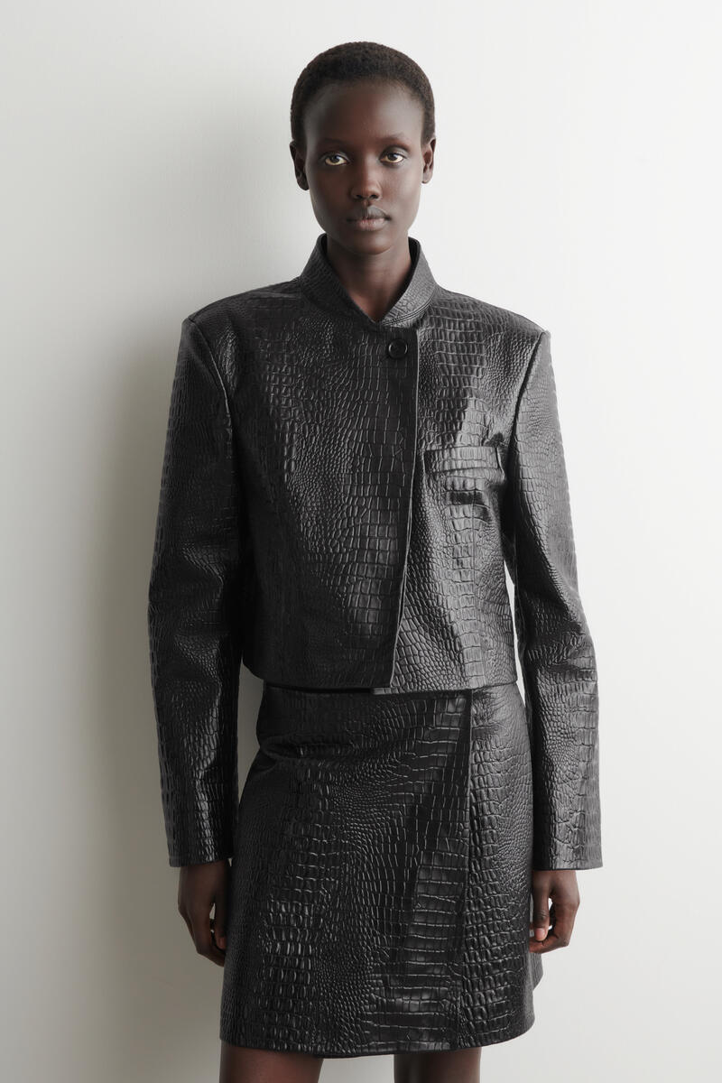 COS クロップド クロコエフェクト レザーブレザー