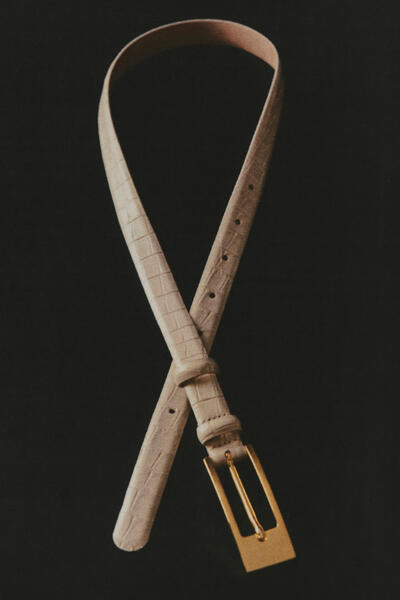 COS 伸びやかなバックルのレザーベルト