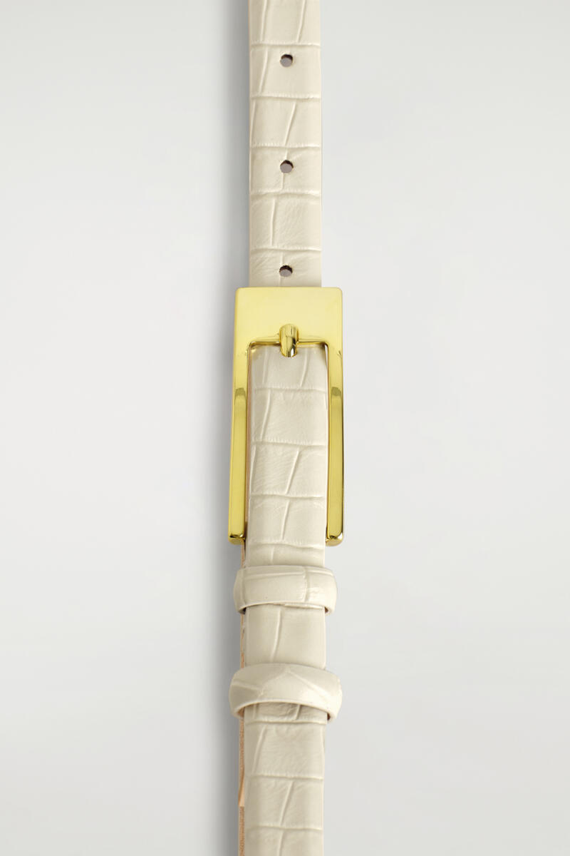 COS 伸びやかなバックルのレザーベルト