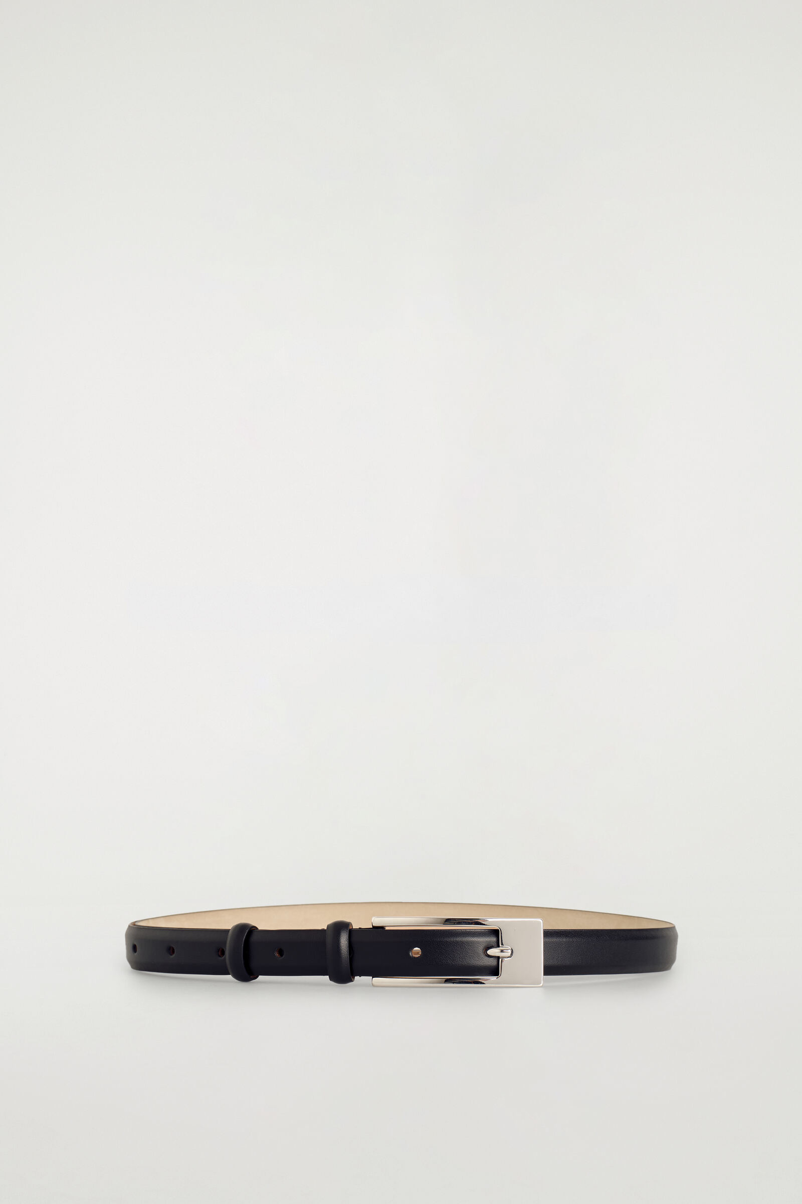 ELONGATED-BUCKLE LEATHER BELT 伸びやかなバックルのレザーベルト