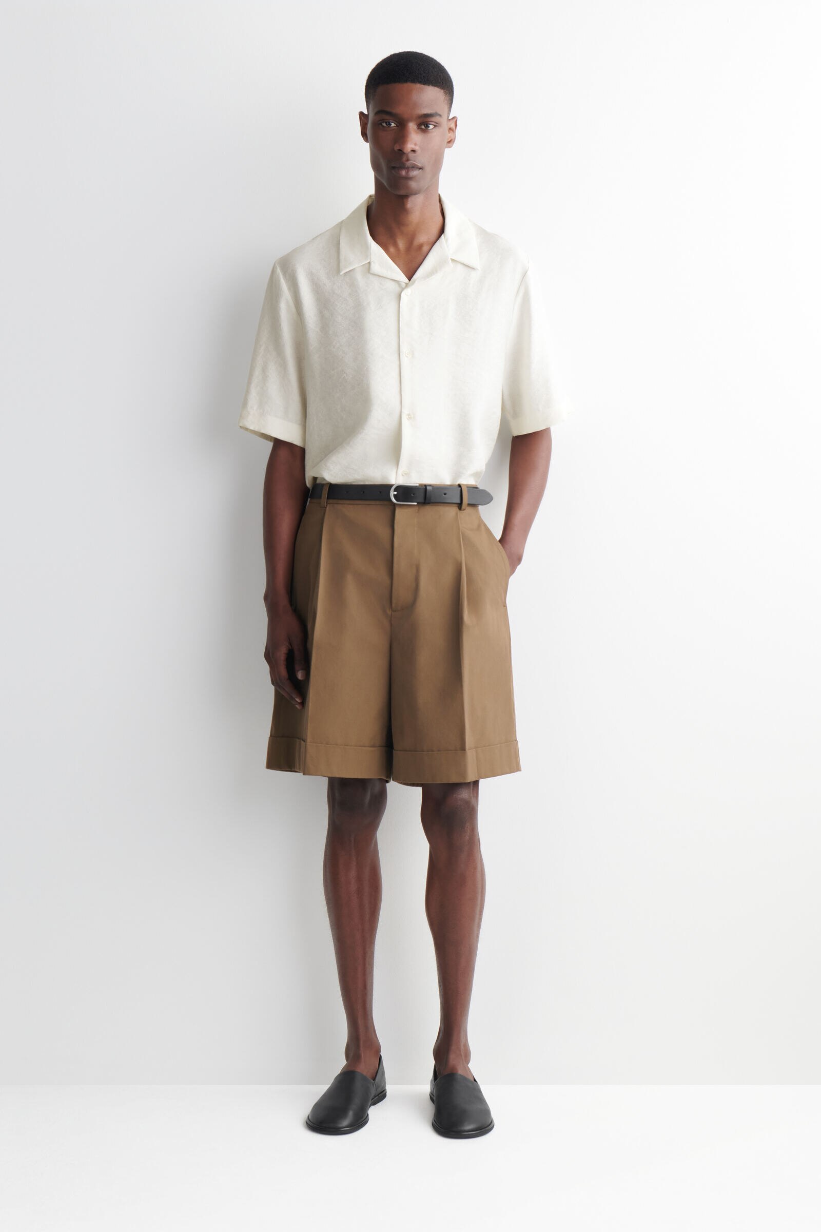 PLEATED TURN-UP COTTON CHINO SHORTS プリーツ入り ロールアップ
