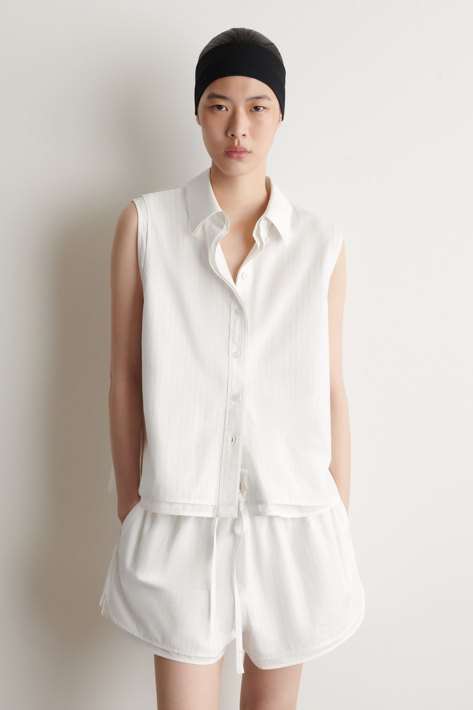 LAYERED PINSTRIPED SLEEVELESS SHIRT レイヤード ピンストライプ