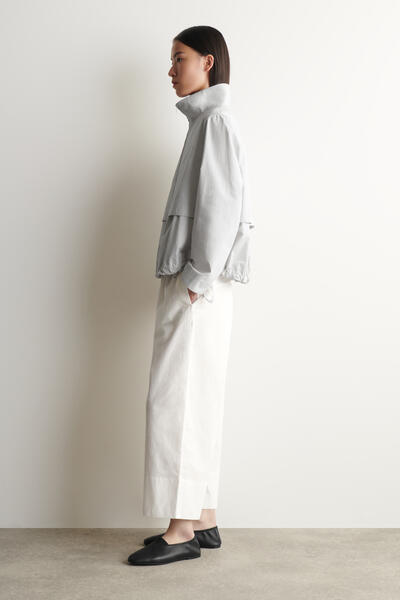 COS ファネルネック コットンドローストリングジャケット