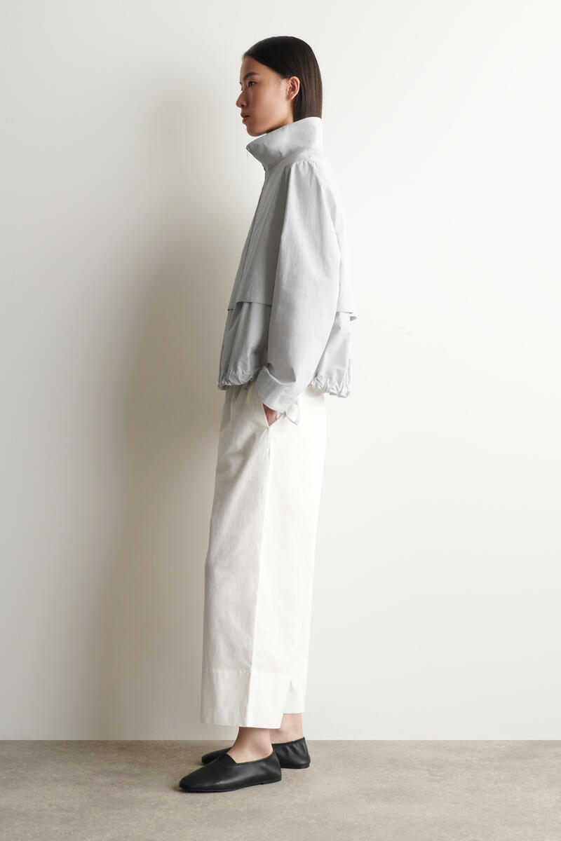 COS ファネルネック コットンドローストリングジャケット