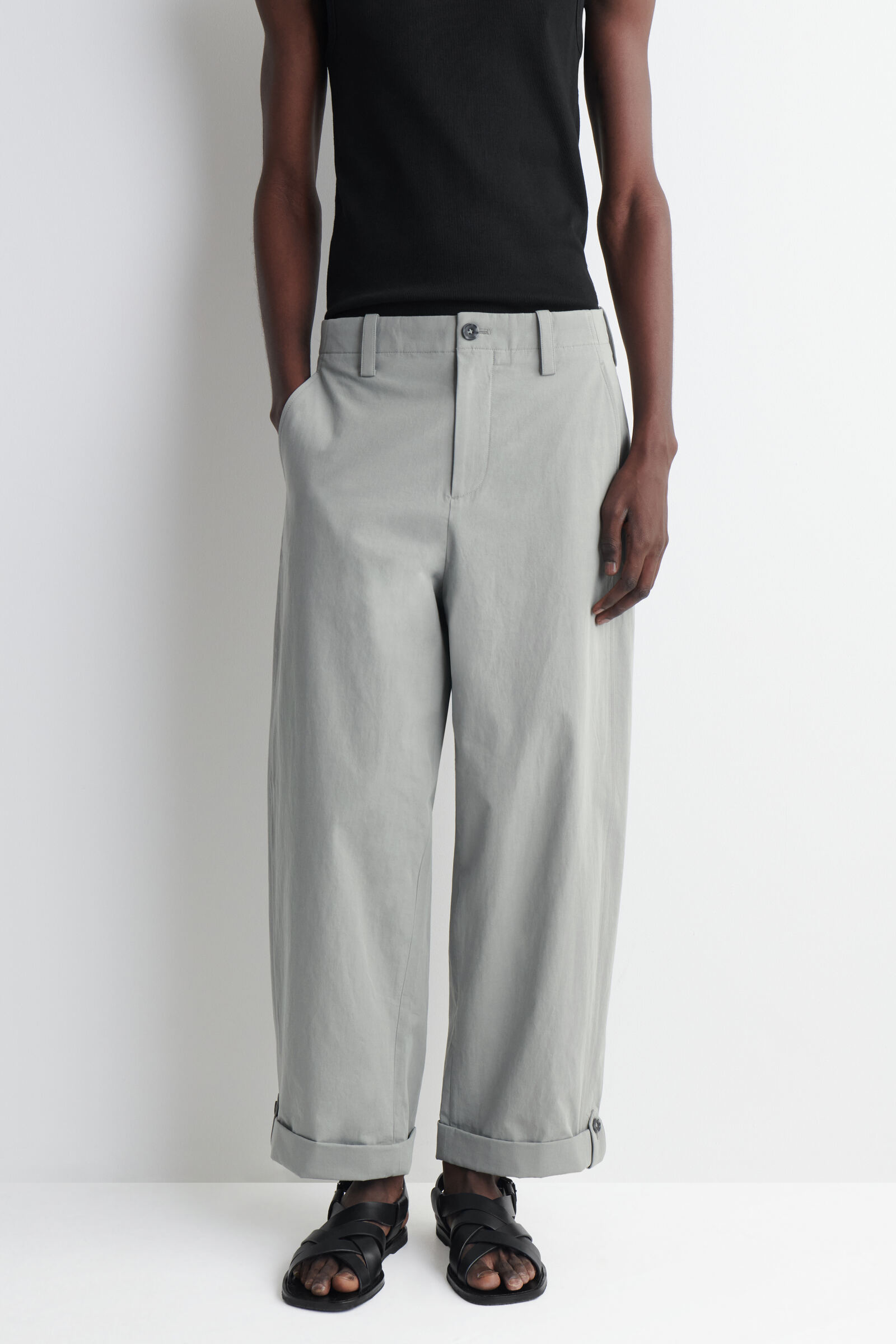 RELAXED-FIT STRAIGHT-LEG TURN-UP TROUSERS リラックスフィット