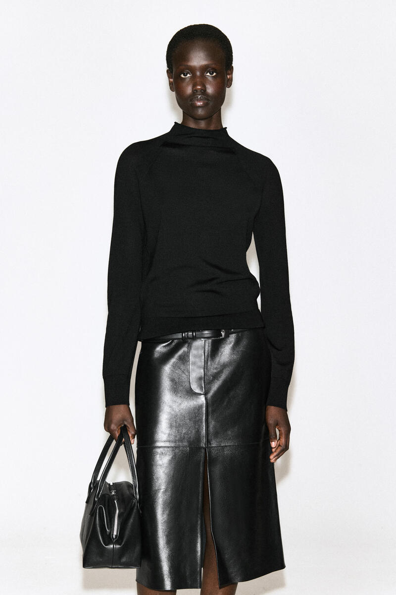 MERINO WOOL FUNNEL-NECK JUMPER メリノウール ファンネルネック