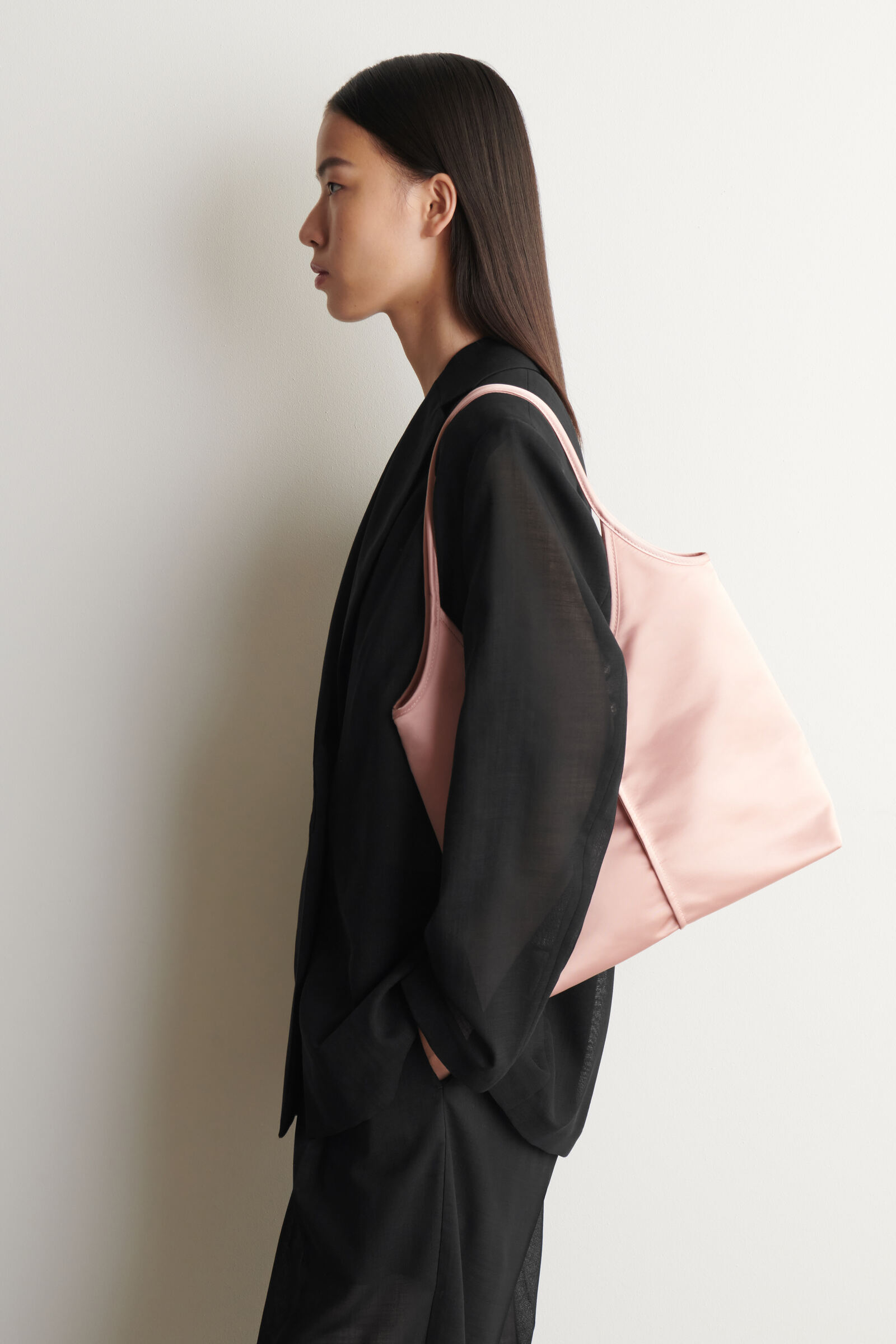 SCULPTED TOTE BAG - SATIN スカルプテッド トートバッグ- サテン 