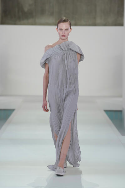 COS アシンメトリー プリーツシルクガウン