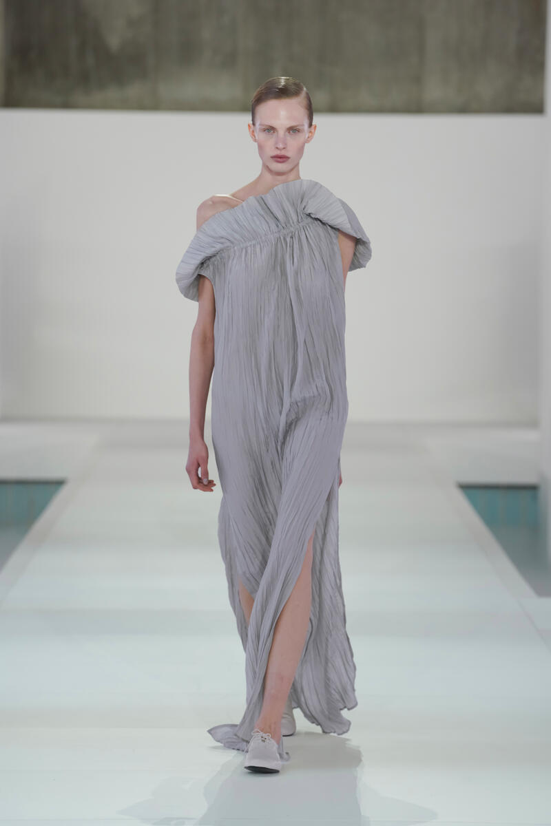 COS アシンメトリー プリーツシルクガウン