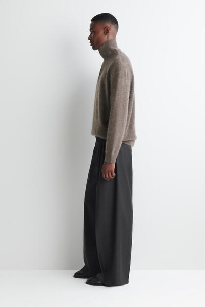 COS ブラッシュド カシミヤ ジップアップセーター