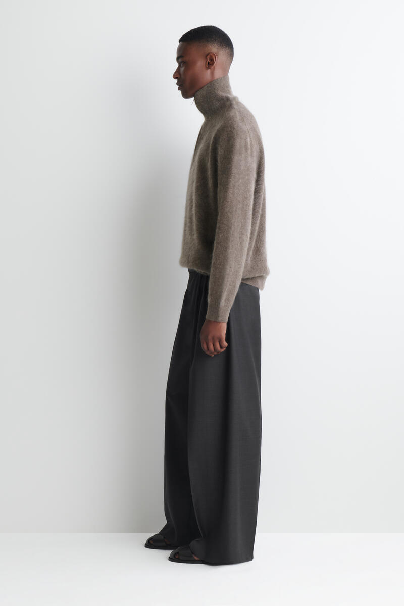 COS ブラッシュド カシミヤ ジップアップセーター