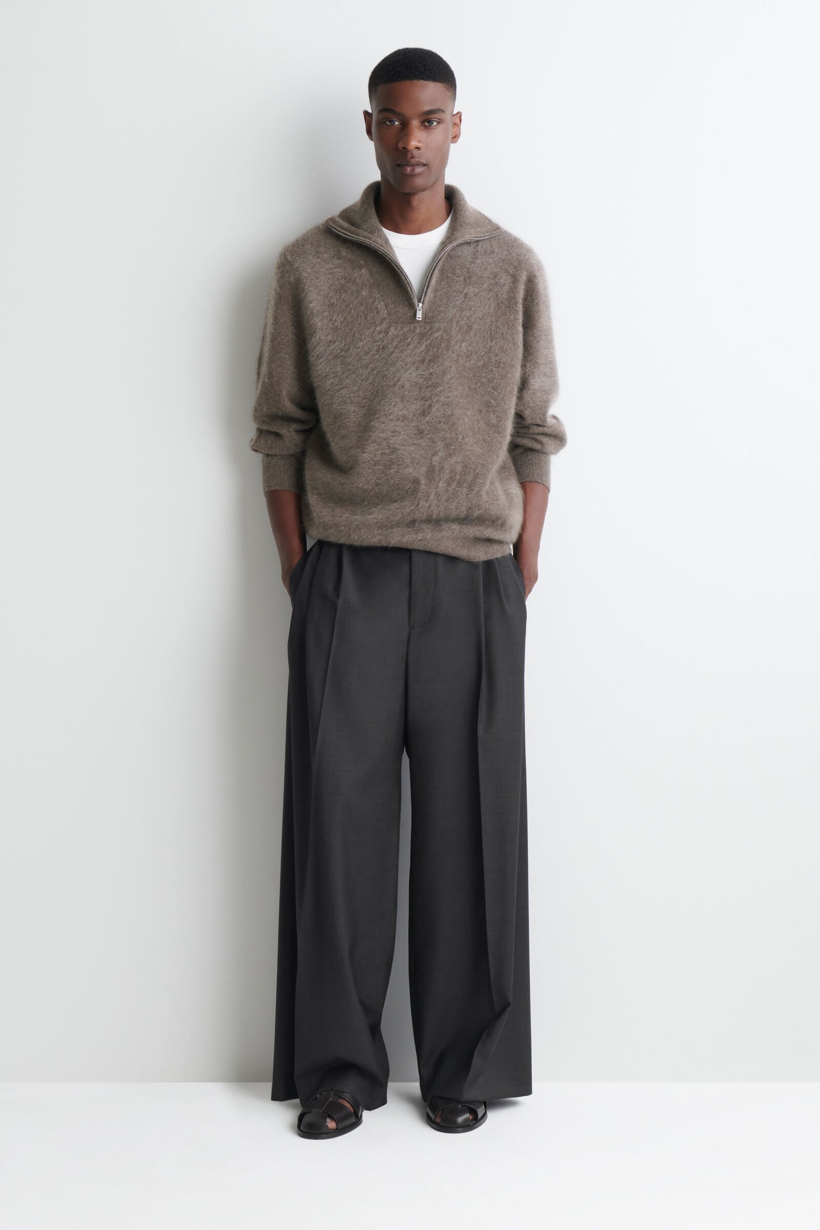 BRUSHED-CASHMERE ZIP-UP JUMPER ブラウン｜COS コス 公式オンラインストア