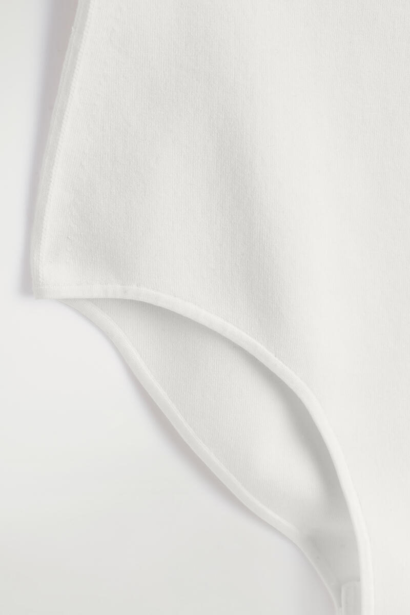 COS ストラップレス リブ シルク ボディスーツ