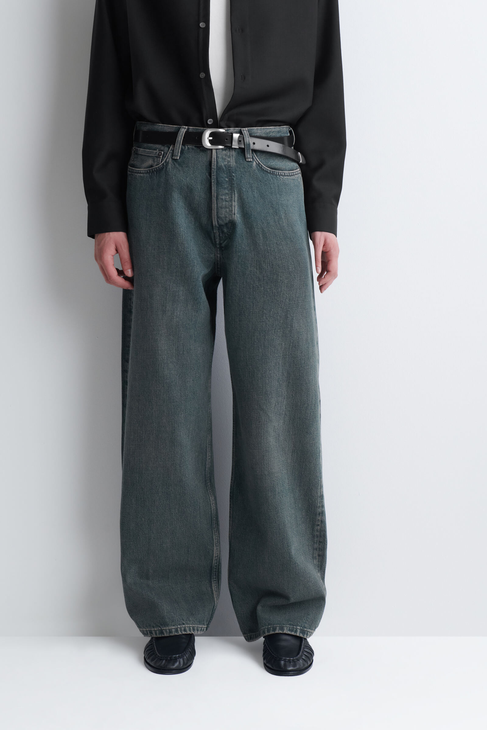 FOLD RELAXED-FIT WIDE-LEG JEANS FOLD リラックスワイドジーンズ