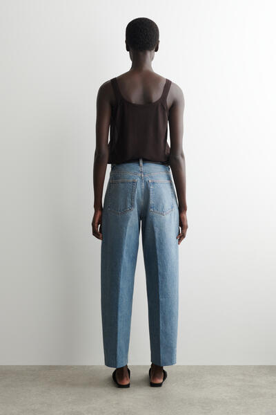 COS UMBRA テーパードジーンズ