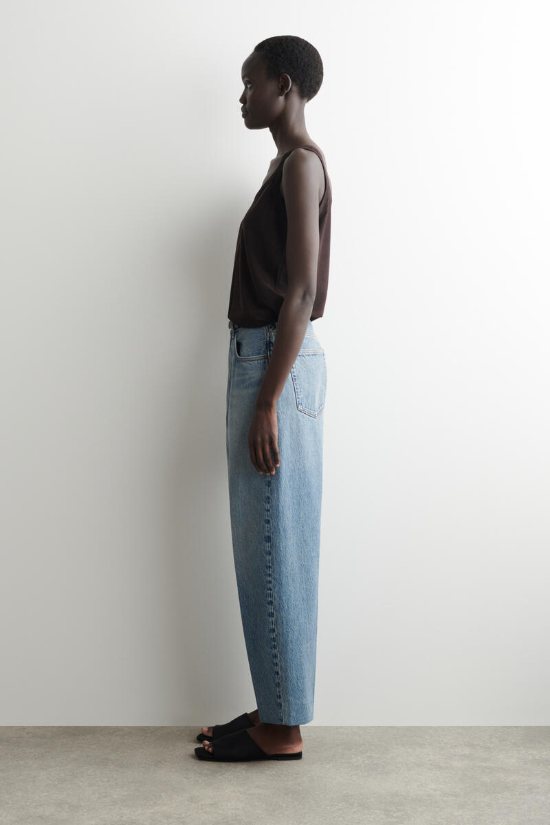 COS UMBRA テーパードジーンズ