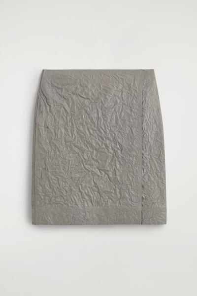 COS テクスチャードレザー ラップスカート