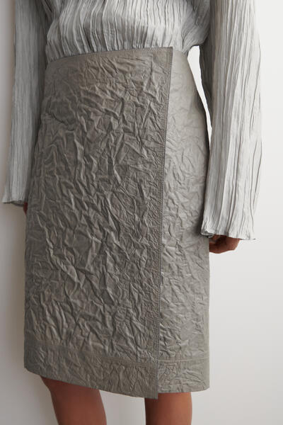 COS テクスチャードレザー ラップスカート