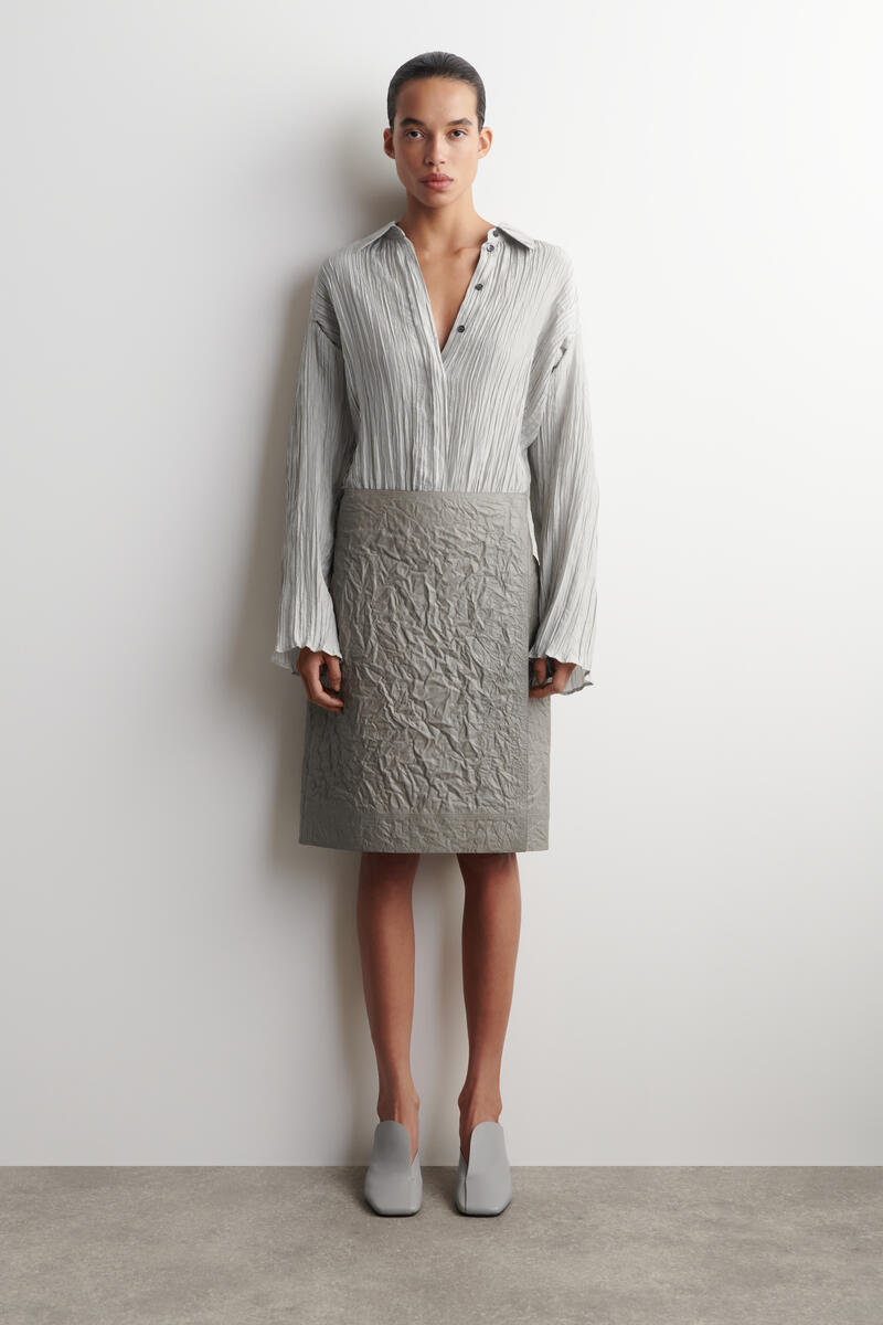 COS テクスチャードレザー ラップスカート