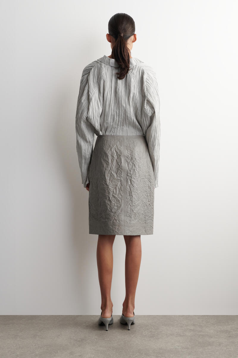 COS テクスチャードレザー ラップスカート