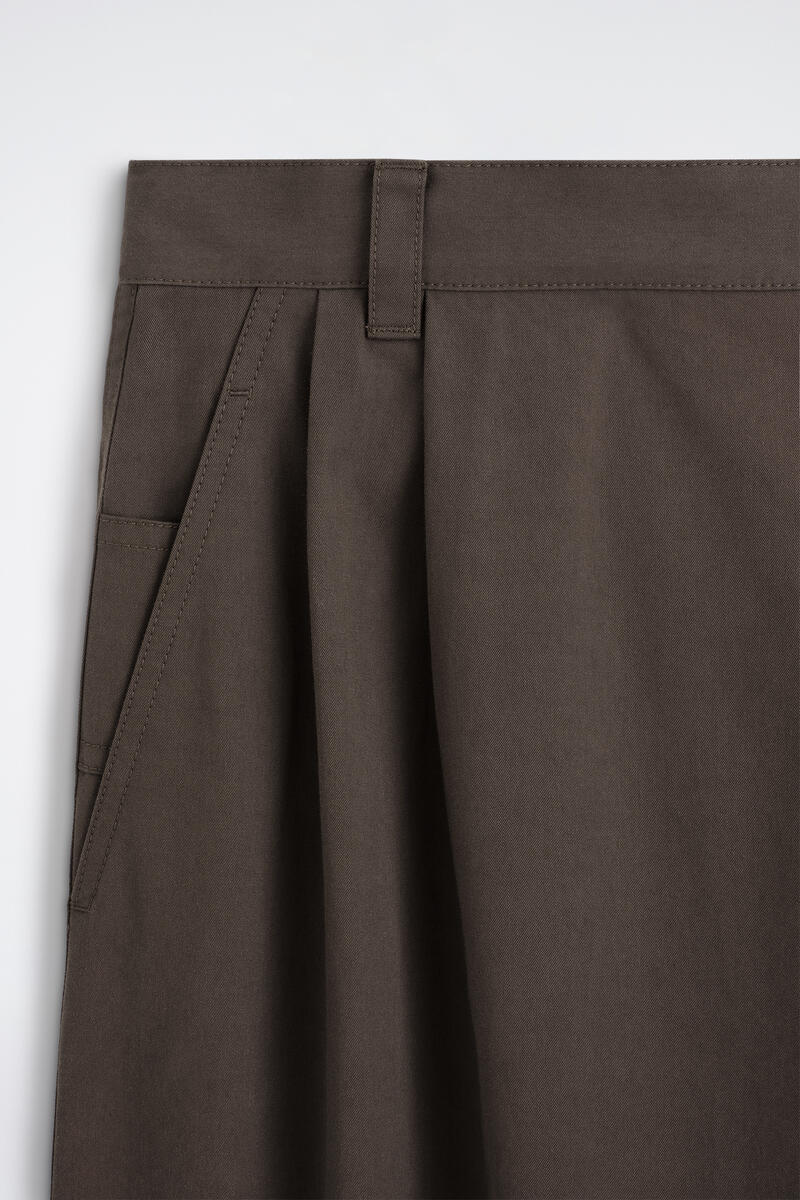 COS コットンリラックスフィット バレルレッグ ユーティリティパンツ